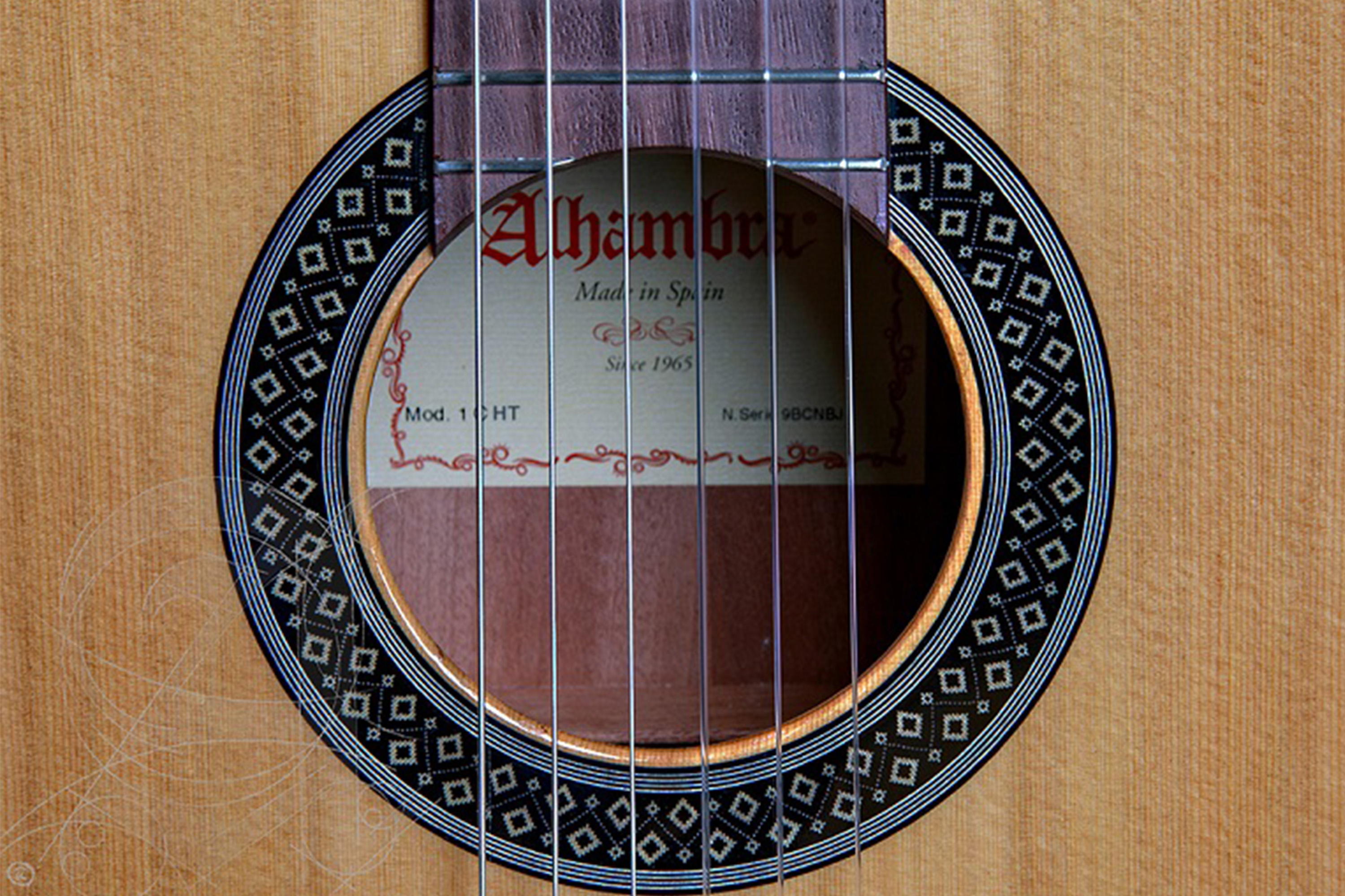 Alhambra Classic Guitar 1 C HT (Hybrid Terra) - Natural - B-Stock (Visible Dent)