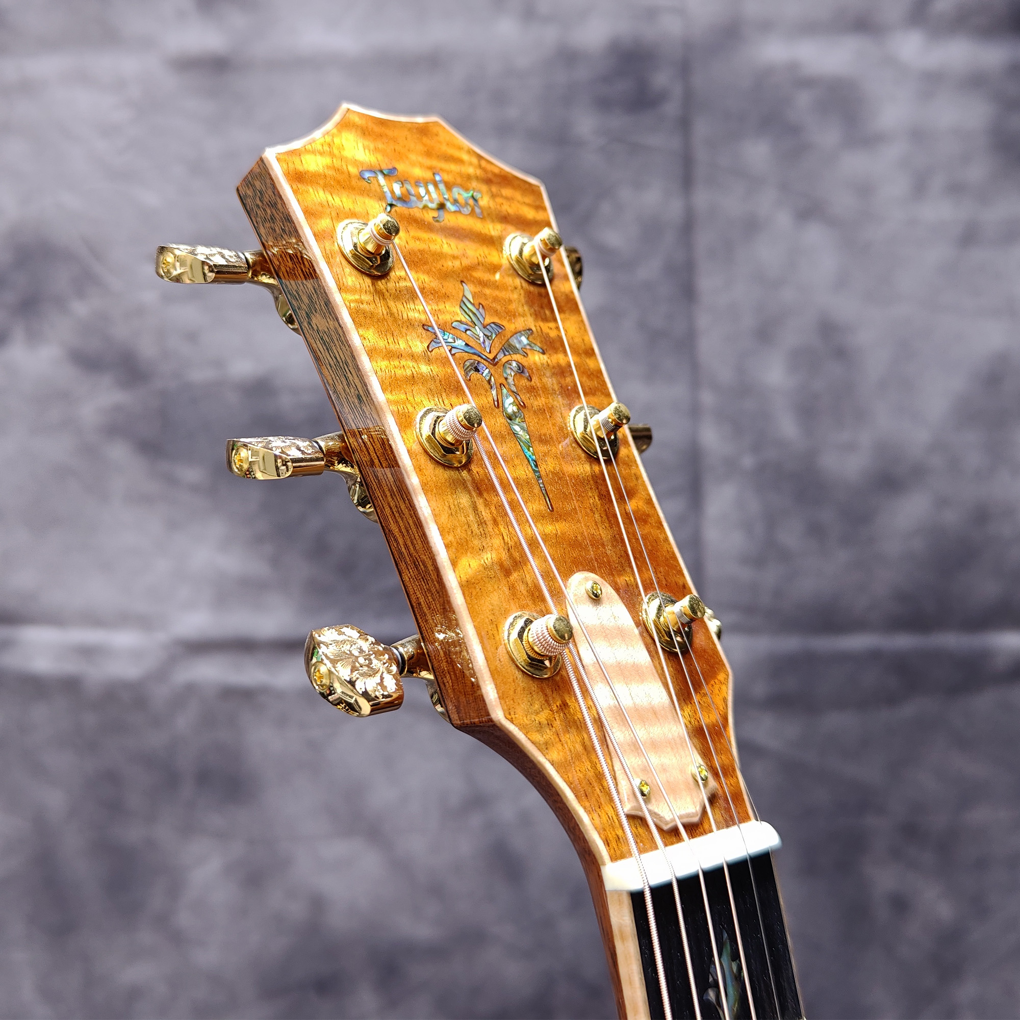 Taylor Custom 13067 GA Acoustic Electric Guitar - Natural