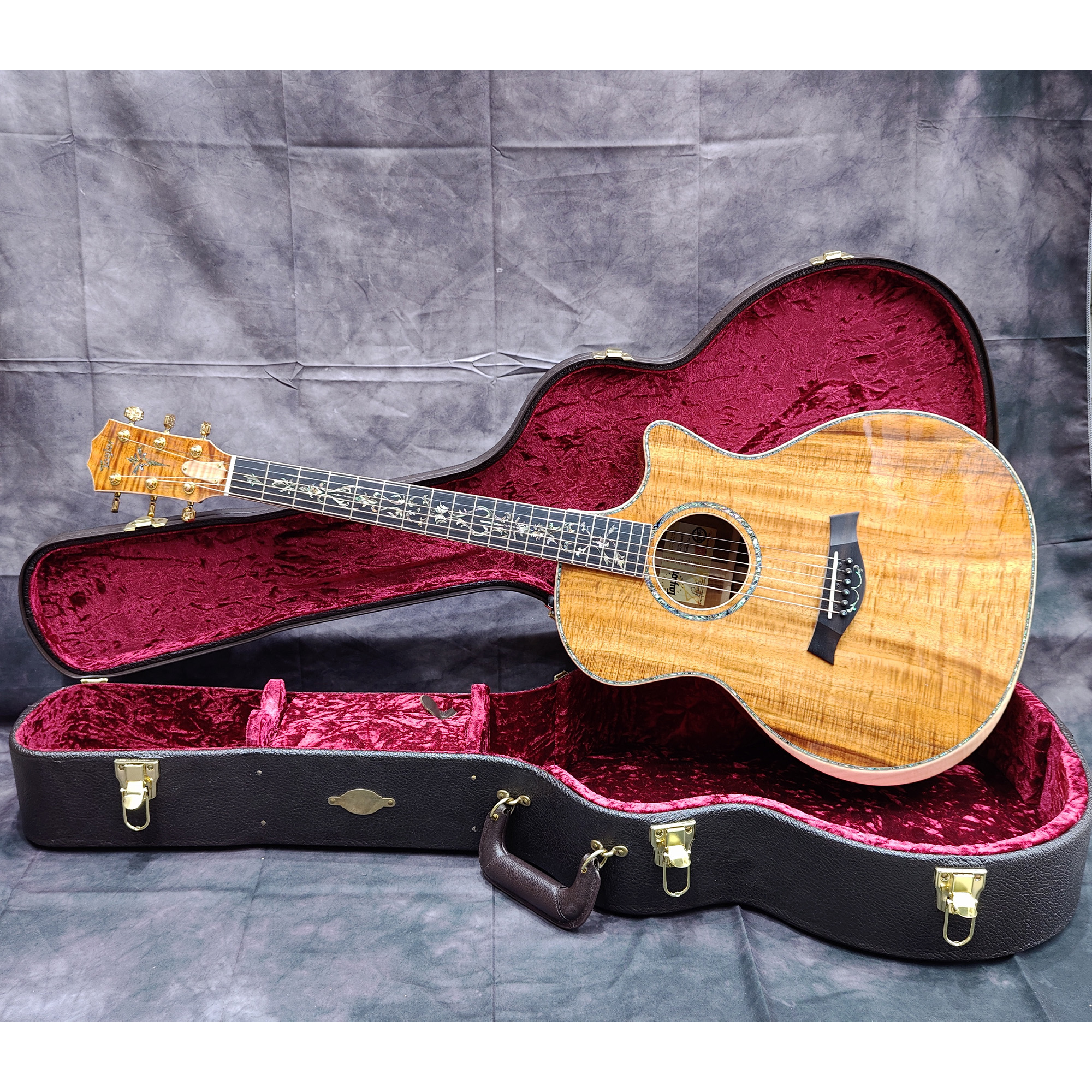 Taylor Custom 13067 GA Acoustic Electric Guitar - Natural