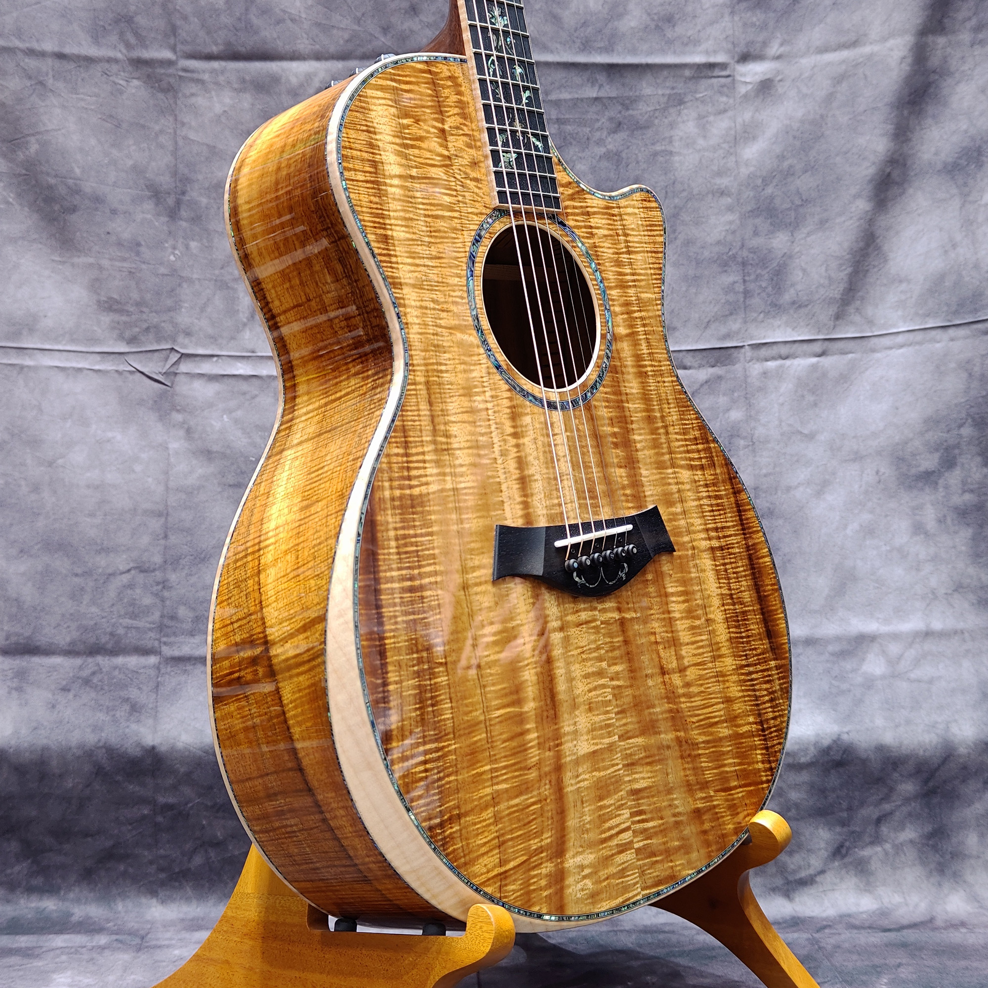 Taylor Custom 13067 GA Acoustic Electric Guitar - Natural