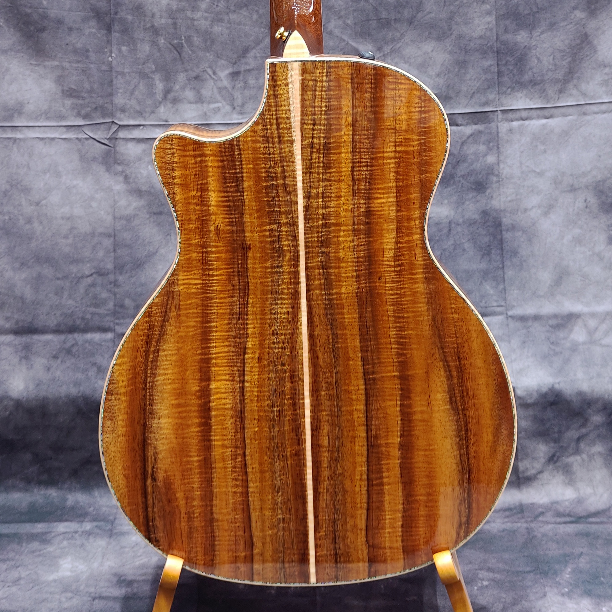 Taylor Custom 13067 GA Acoustic Electric Guitar - Natural