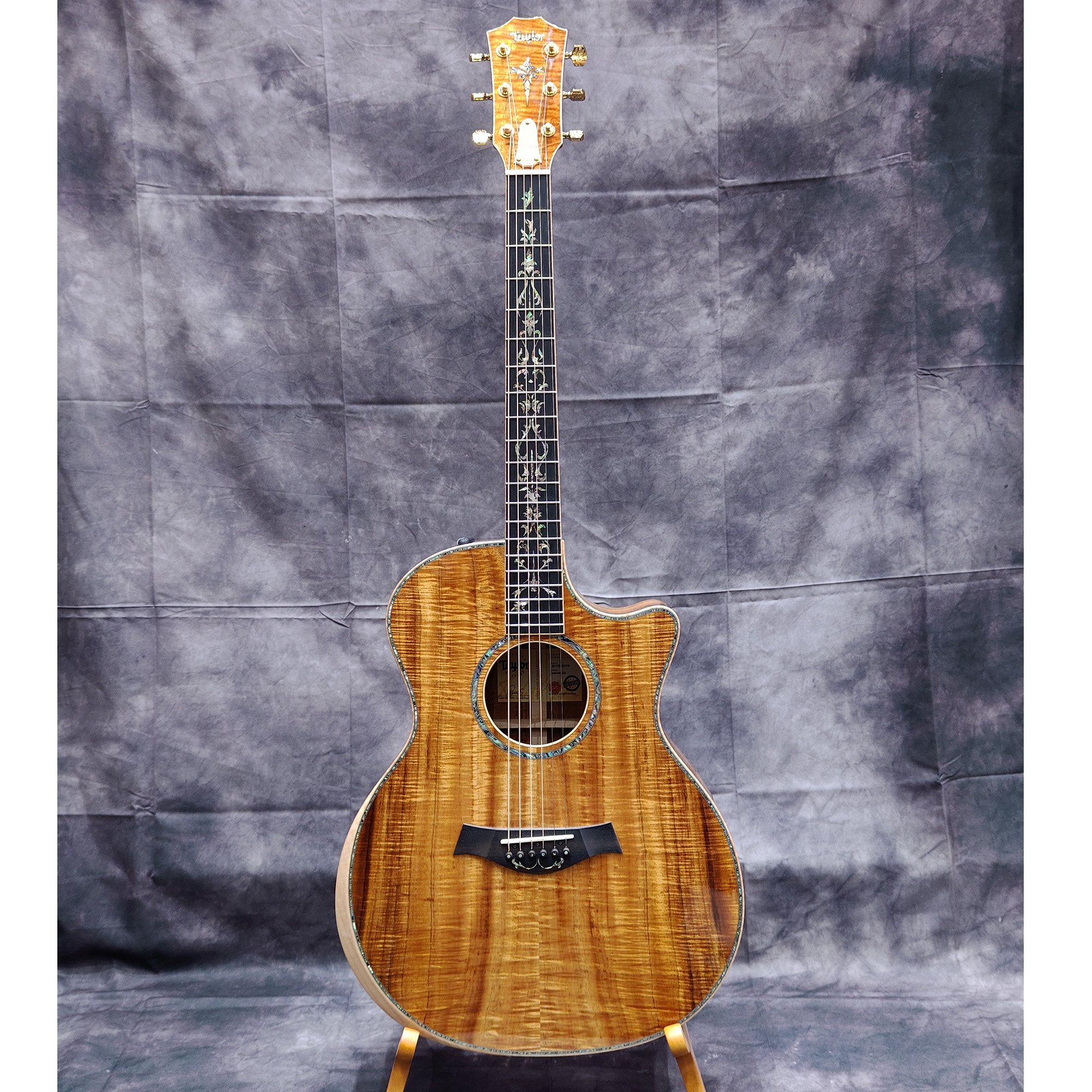 Taylor Custom 13067 GA Acoustic Electric Guitar - Natural