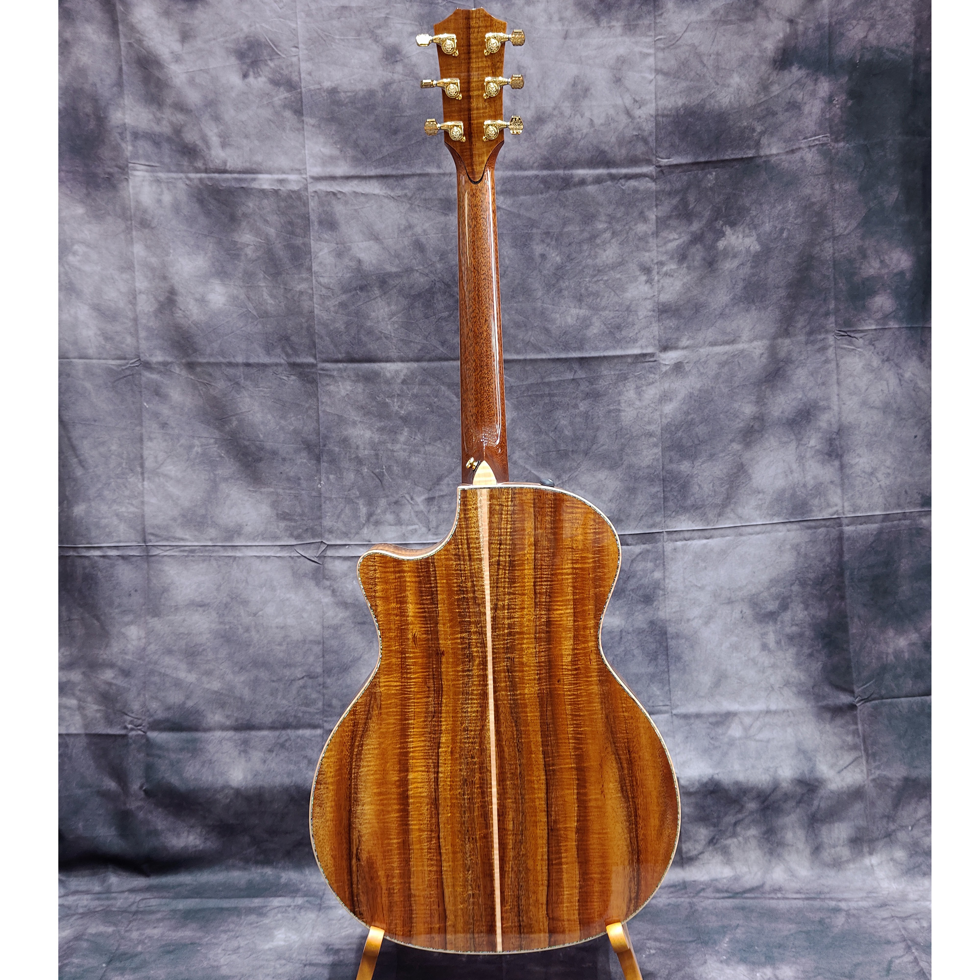 Taylor Custom 13067 GA Acoustic Electric Guitar - Natural
