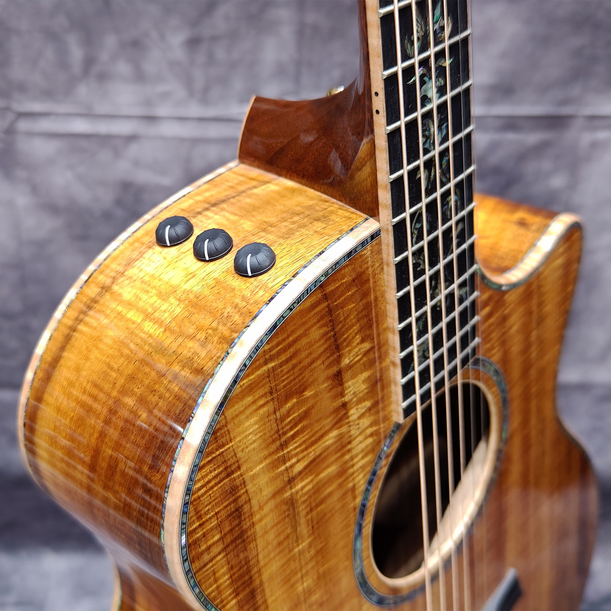 Taylor Custom 13067 GA Acoustic Electric Guitar - Natural