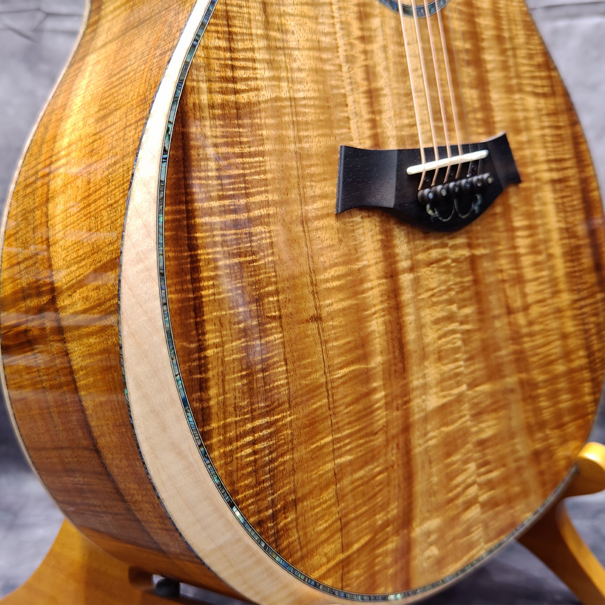 Taylor Custom 13067 GA Acoustic Electric Guitar - Natural