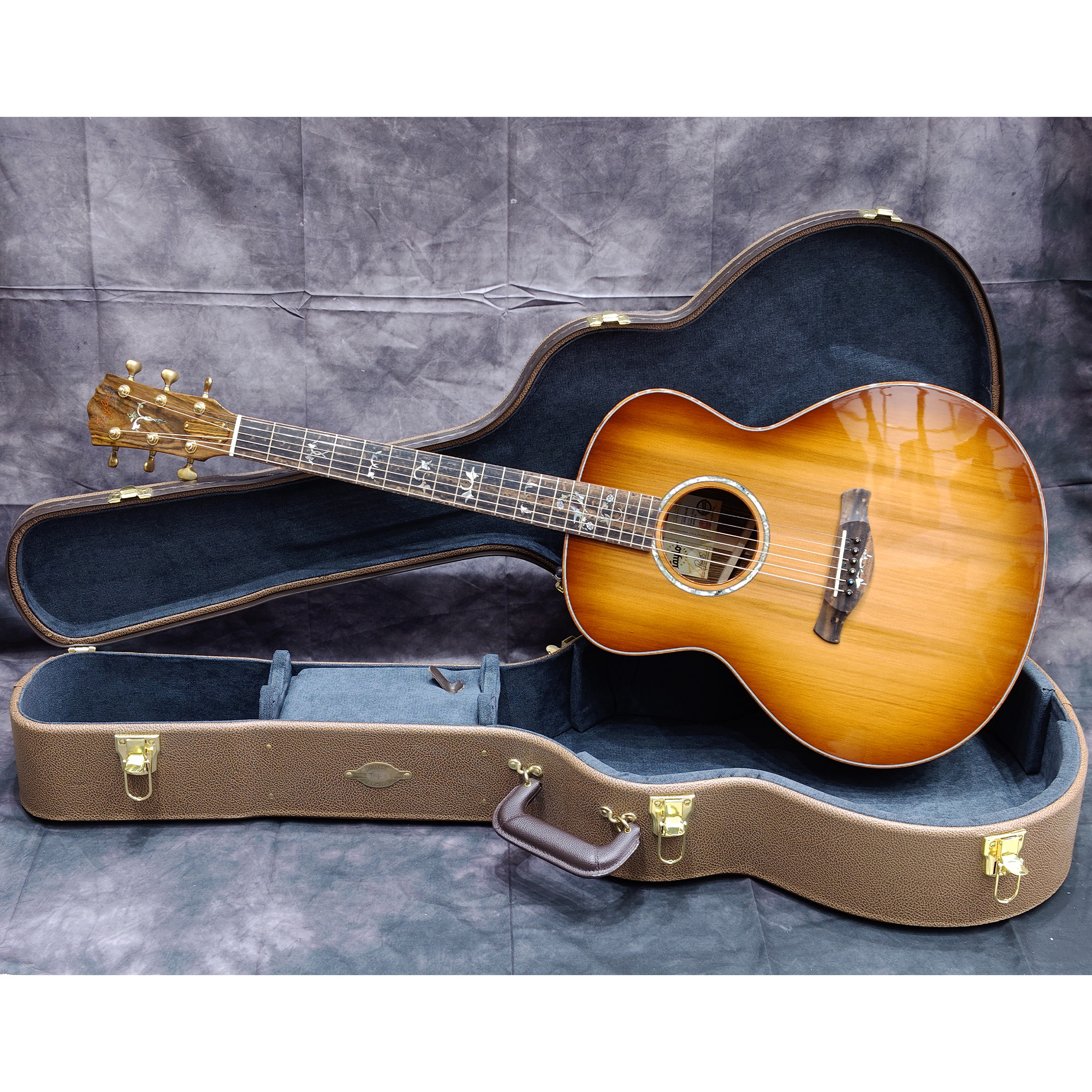 Taylor Custom 814e Bocote Cedar Gold Label Acoustic Electric Guitar - Natural