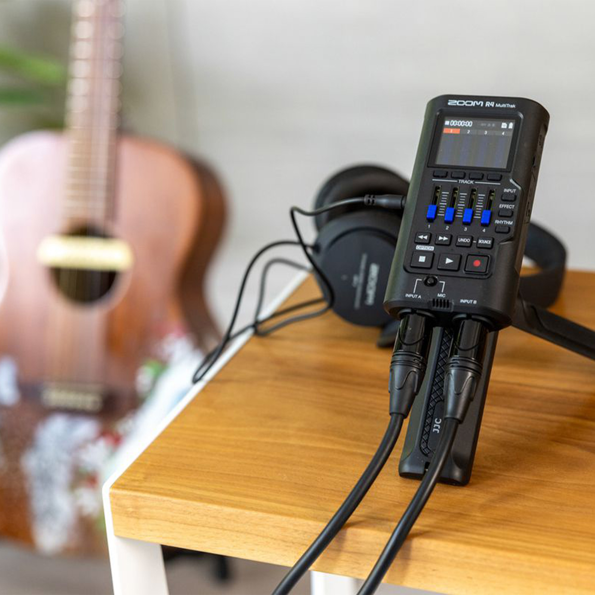 Zoom R4 MultiTrak Recorder- 2 Years Warranty
