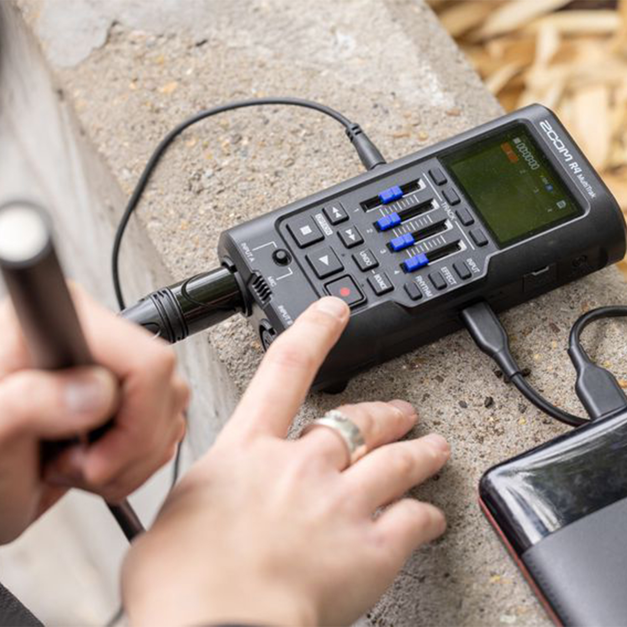 Zoom R4 MultiTrak Recorder- 2 Years Warranty